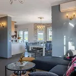 펜션 Lovely In With Private Swimming Pool, Be Inside Or Outside