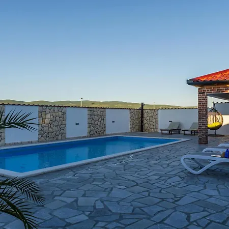 Feriehus Lovely In With Private Swimming Pool, Be Inside Or Outside *
