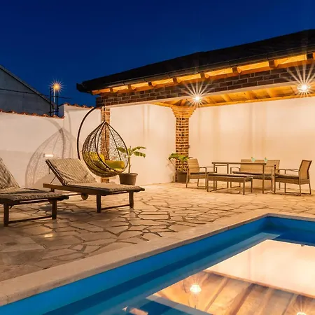 Lovely In With Private Swimming Pool, Be Inside Or Outside Pridraga