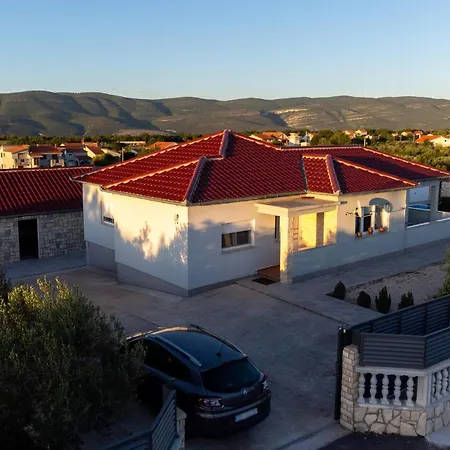 Lovely In With Private Swimming Pool, Be Inside Or Outside *