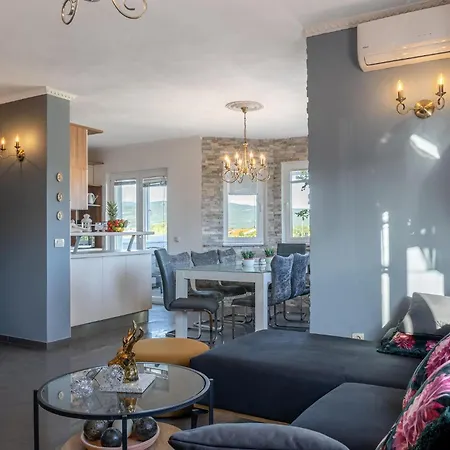 Feriehus Lovely In With Private Swimming Pool, Be Inside Or Outside
