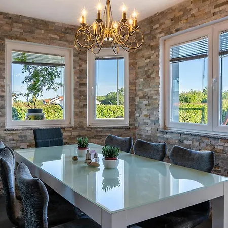 Feriehus Lovely In With Private Swimming Pool, Be Inside Or Outside Pridraga
