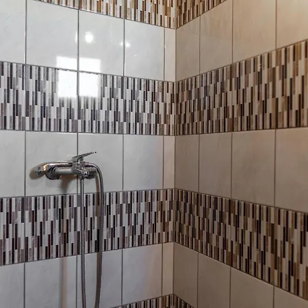 Lovely In With Private Swimming Pool, Be Inside Or Outside *