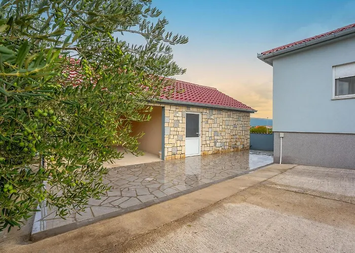 Cozy In With Private Swimming Pool, Be Inside Or Outside Ferienhaus Pridraga