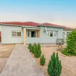 Lovely In With Private Swimming Pool, Be Inside Or Outside Ferienhaus Pridraga
