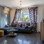 Lovely In With Private Swimming Pool, Be Inside Or Outside