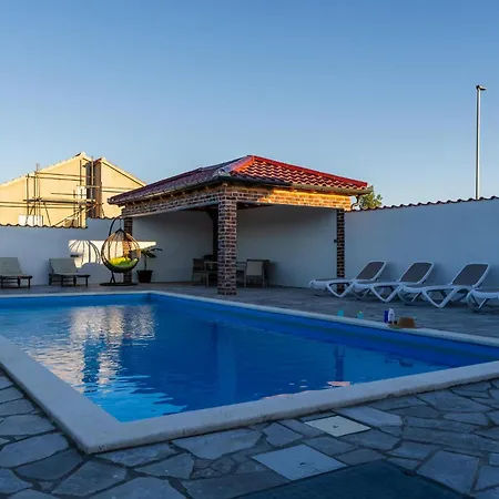 Holiday home Cozy In With Private Swimming Pool, Be Inside Or Outside