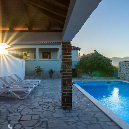 Cozy In With Private Swimming Pool, Be Inside Or Outside Pridraga