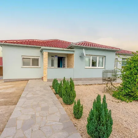 Lovely In With Private Swimming Pool, Be Inside Or Outside Casa de Férias Pridraga