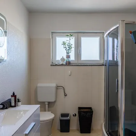 Casa de Férias Lovely In With Private Swimming Pool, Be Inside Or Outside