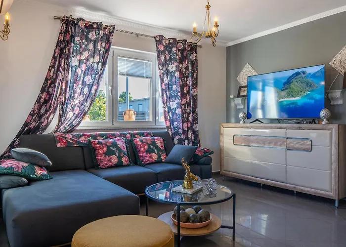 Cozy In With Private Swimming Pool, Be Inside Or Outside Holiday home *