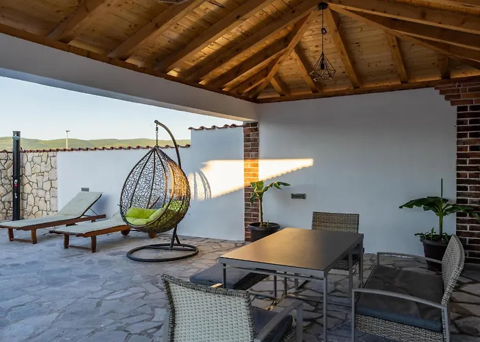 Cozy In With Private Swimming Pool, Be Inside Or Outside Holiday home Pridraga