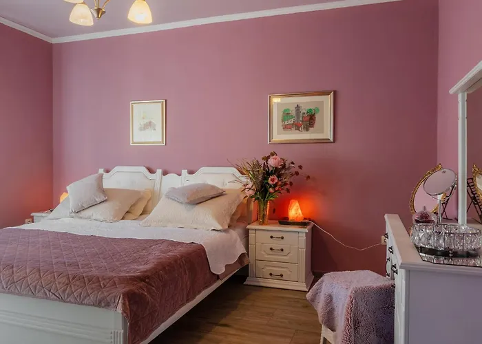Cozy In With Private Swimming Pool, Be Inside Or Outside Pridraga